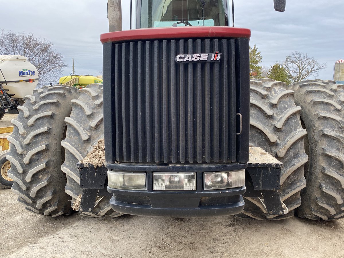 flosagriservic1's tweet photo. The old lights had seen better days with the right having an inch of water in it! Much better with bolt in new led’s. #cdnag https://t.co/4SL4QCzcjZ