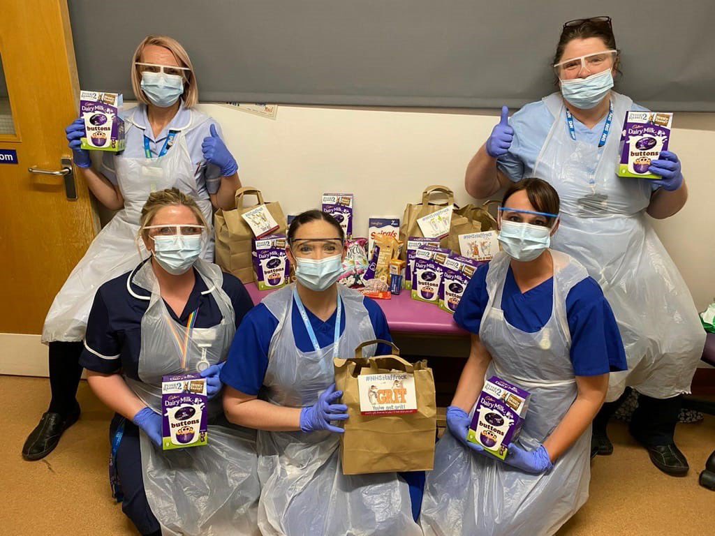 SolihullUpdates's tweet photo. This week’s ‘Corona Heroes’ are the pupils, parents and staff at #Solihull School for their outstanding work supporting local #NHS workers. https://t.co/ZnI0pGds3C https://t.co/EGR8FtWr4k