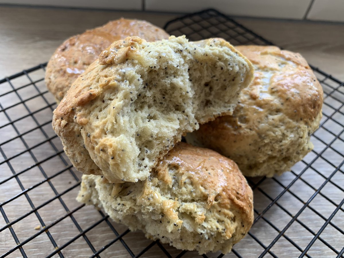 TredegarArms1's tweet image. Bit of Friday afternoon baking #lemonandpoppyseedscones #cheesescones #homemadebutter #yumyumyum #nofilter #lockdown #staysafe