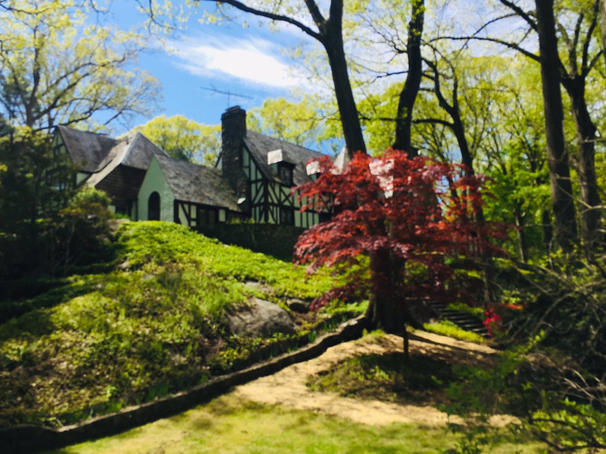 americannanny's tweet image. I find myself searching for beautiful homes and landscaping in my beautiful hometown. #harrisonny