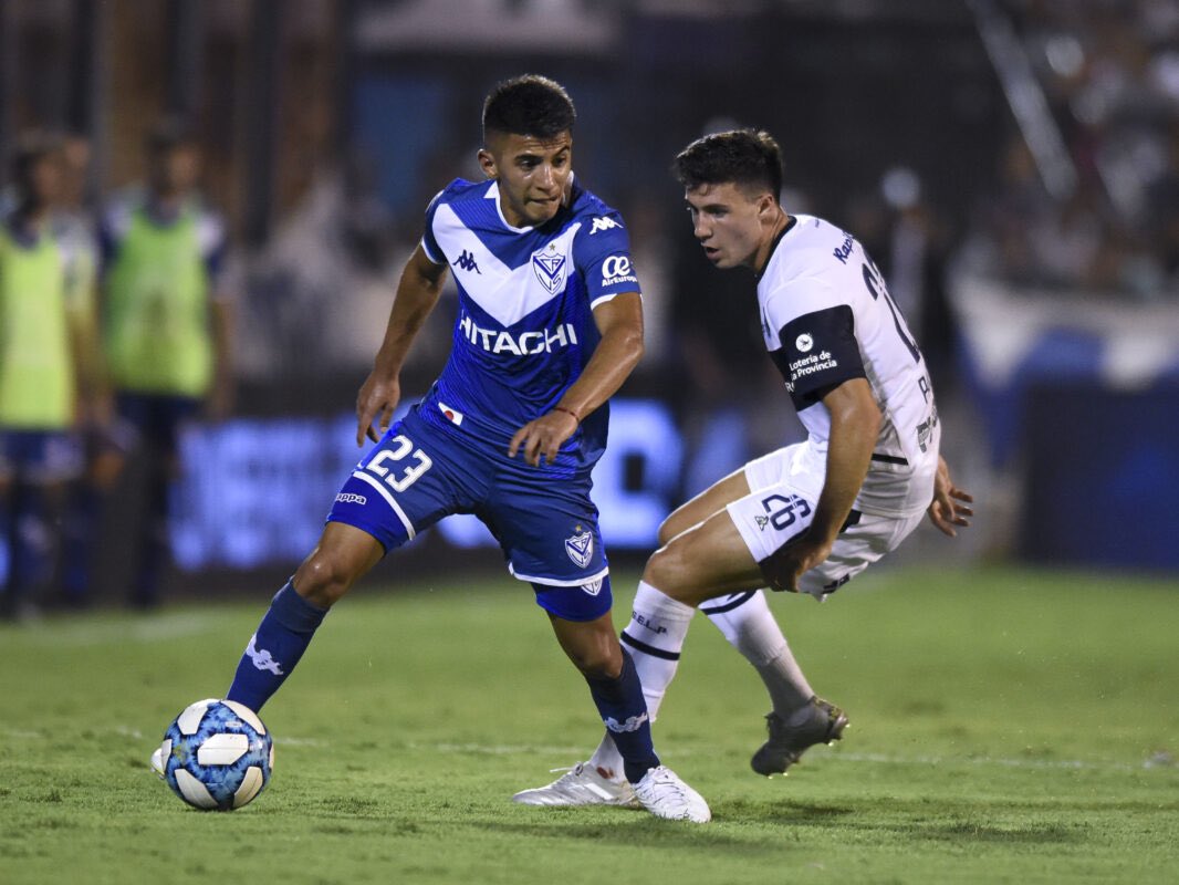 Let’s move on to Thiago Almada, who has recently been linked with a big move away from Vélez Sarsfield. Almada has picked up minutes at LW, CM & RW this season, but we’re specifically looking at him as a right-sided forward.