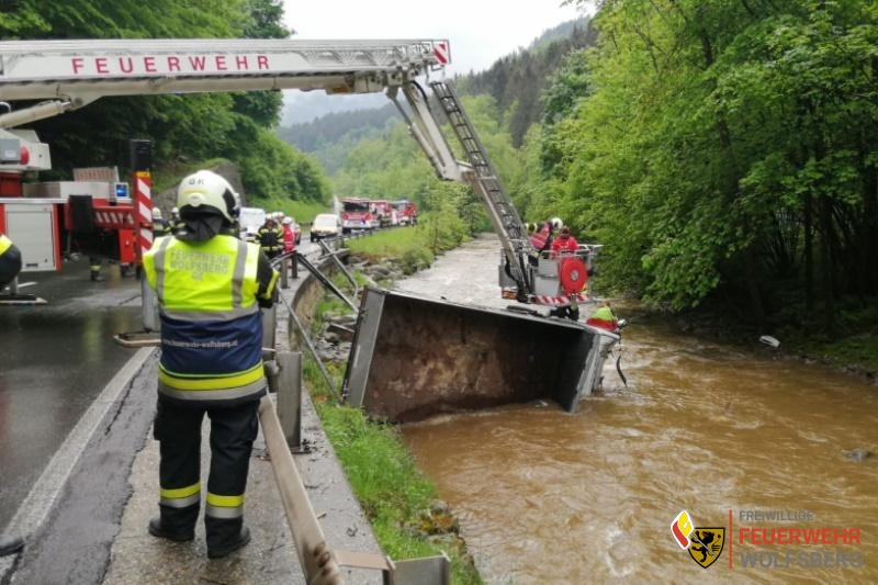 ff_wolfsberg's tweet photo. #ffwolfsberg #eisnatzbericht #lkwunfall
https://t.co/TqR1LEca6B https://t.co/2DOBaXL7kJ