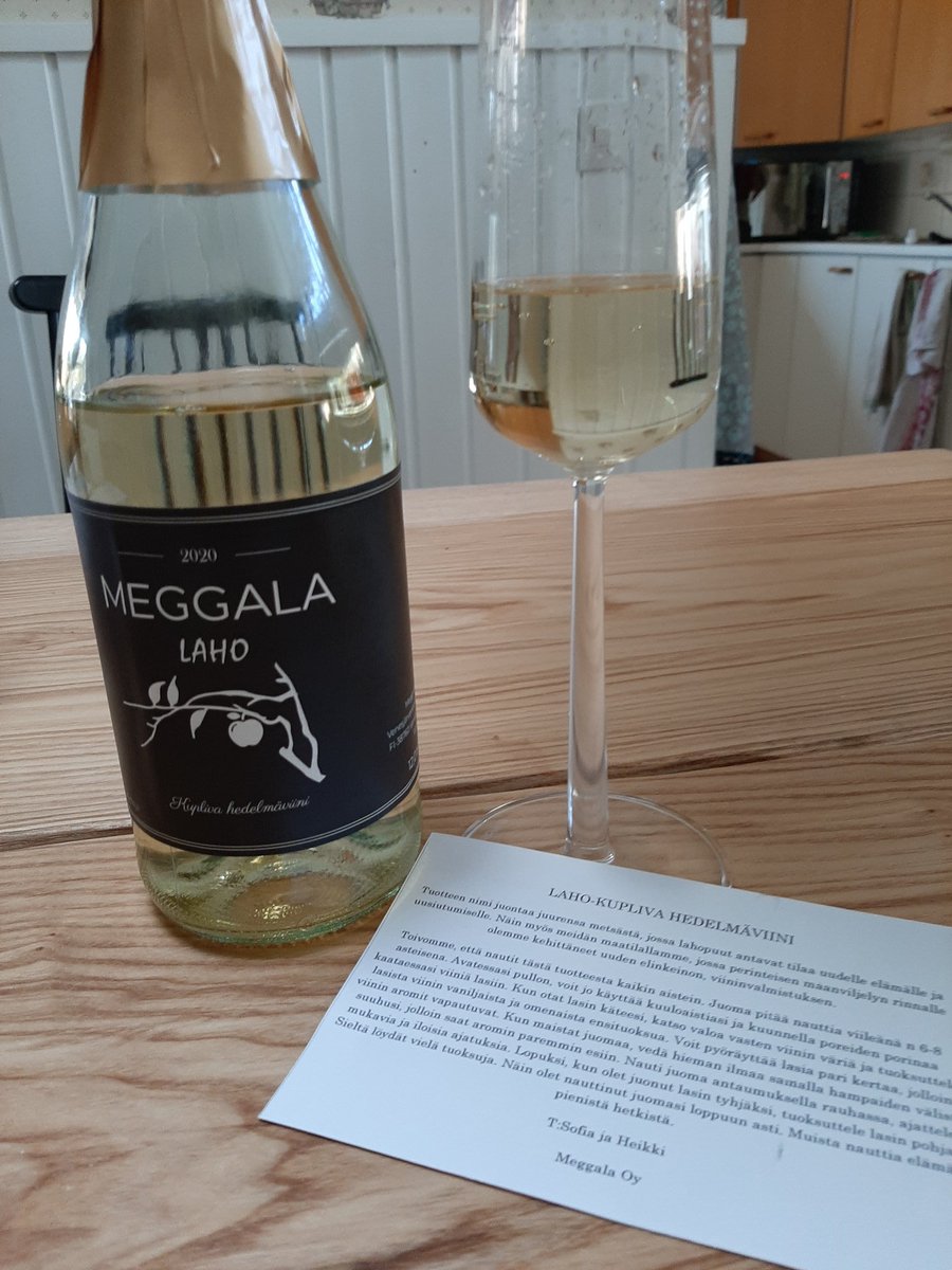 Nyt löytyi oikein maistuva keino tukea paikallista yrittäjää #koronakriisi'n keskellä, kupliva viini Venesjärveltä by #meggala #suosittelen