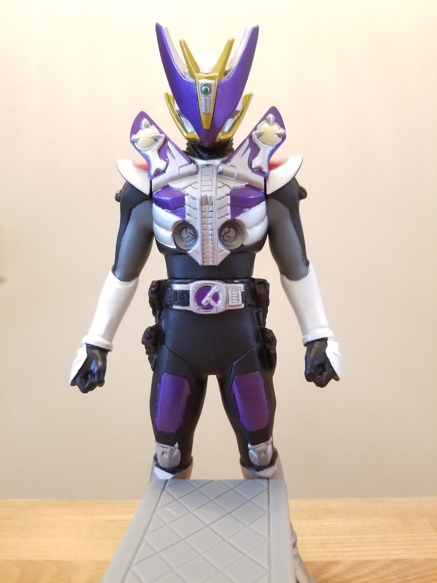クロワッサン 501体目 ライダーヒーローシリーズの仮面ライダー電王 ガンフォーム リュウタロスのモチーフは龍の子太郎の龍らしいけど龍の子太郎を知らなかったもんだから 放送当時は桃太郎 浦島太郎 金太郎と来てなんじゃこりゃ と思ってた まんが