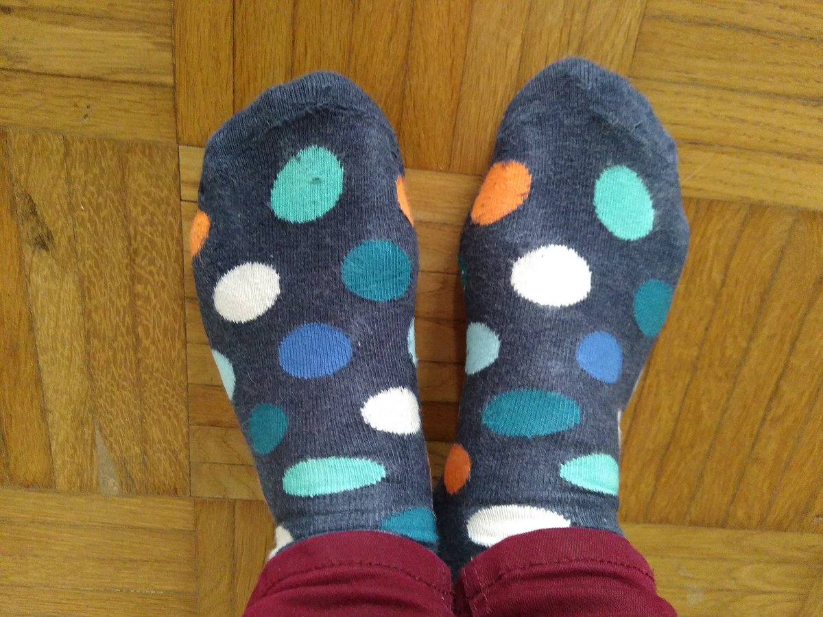 textarbeit_DS's tweet photo. @Wortladen Mit fröhlichen Socken - das ist doch mit lustig tanzen? https://t.co/vnxnSPXoIV