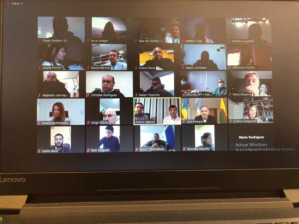 Prensahcdvarela's tweet photo. #ArgentinaUnida #ResponsabilidadSocial #VarelaUnida #LaPreenciónEsLaMejorVacuna

En estos momentos, Concejales están participando de la reunión virtual del Comité de Crisis de Florencio Varela frente a la pandemia del Coronavirus. https://t.co/1yMN2qTa5O