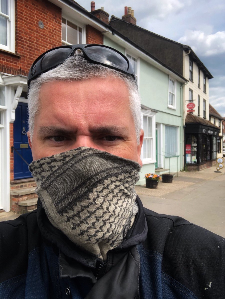 Enge21's tweet photo. I’ll admit to feeling a bit strange going into the Post Office like this...ironically they may have called the rozzers if I hadn’t!
#facecover #postoffice #notarmed https://t.co/wQJD9nBixP