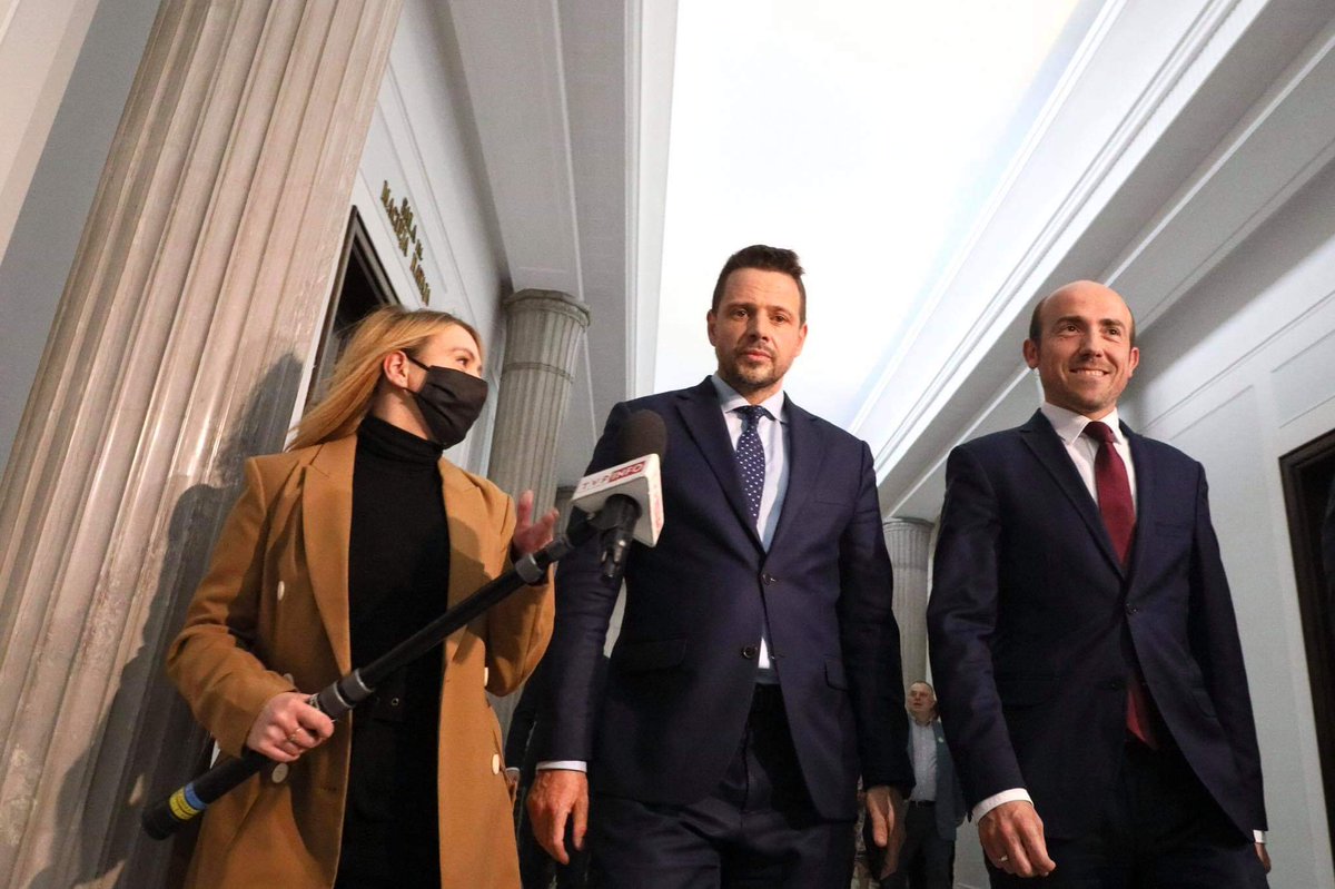 KObywatelska's tweet photo. Rafał @trzaskowski_ kandydatem  #KoalicjaObywatelska na Prezydenta RP z poparciem liderów @Platforma_org @Nowoczesna @inicjatywaPL @Zieloni #Trzaskowski2020 
RT 🇵🇱 😁 https://t.co/8lAdD4AMfS
