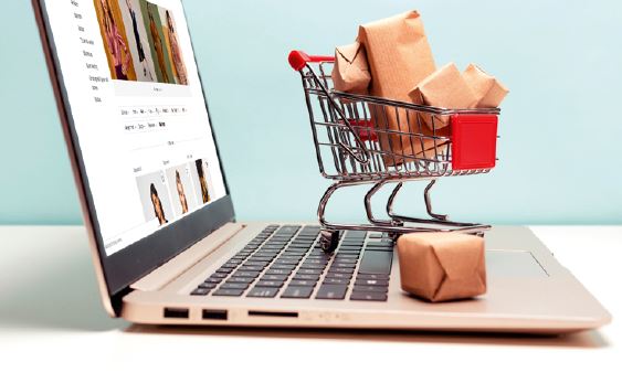 ivomechels's tweet photo. Door de dreiging van het #coronavirus doen tal van Belgen hun aankopen nu via webshops. Dat is echter niet zonder risico. Daarom geven we in #TestConnect 10 makkelijke tips waarmee je online oplichting kunt vermijden. Meer info nog in ons online dossier https://t.co/GSQQRgXyze https://t.co/4qRIUTeacy