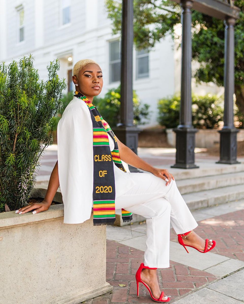 universityofga's tweet photo. It's been one week since #UGA20 graduated and joined an alumni family more than 327,000 strong! #UGAGrad https://t.co/Kf9y6wWJVB