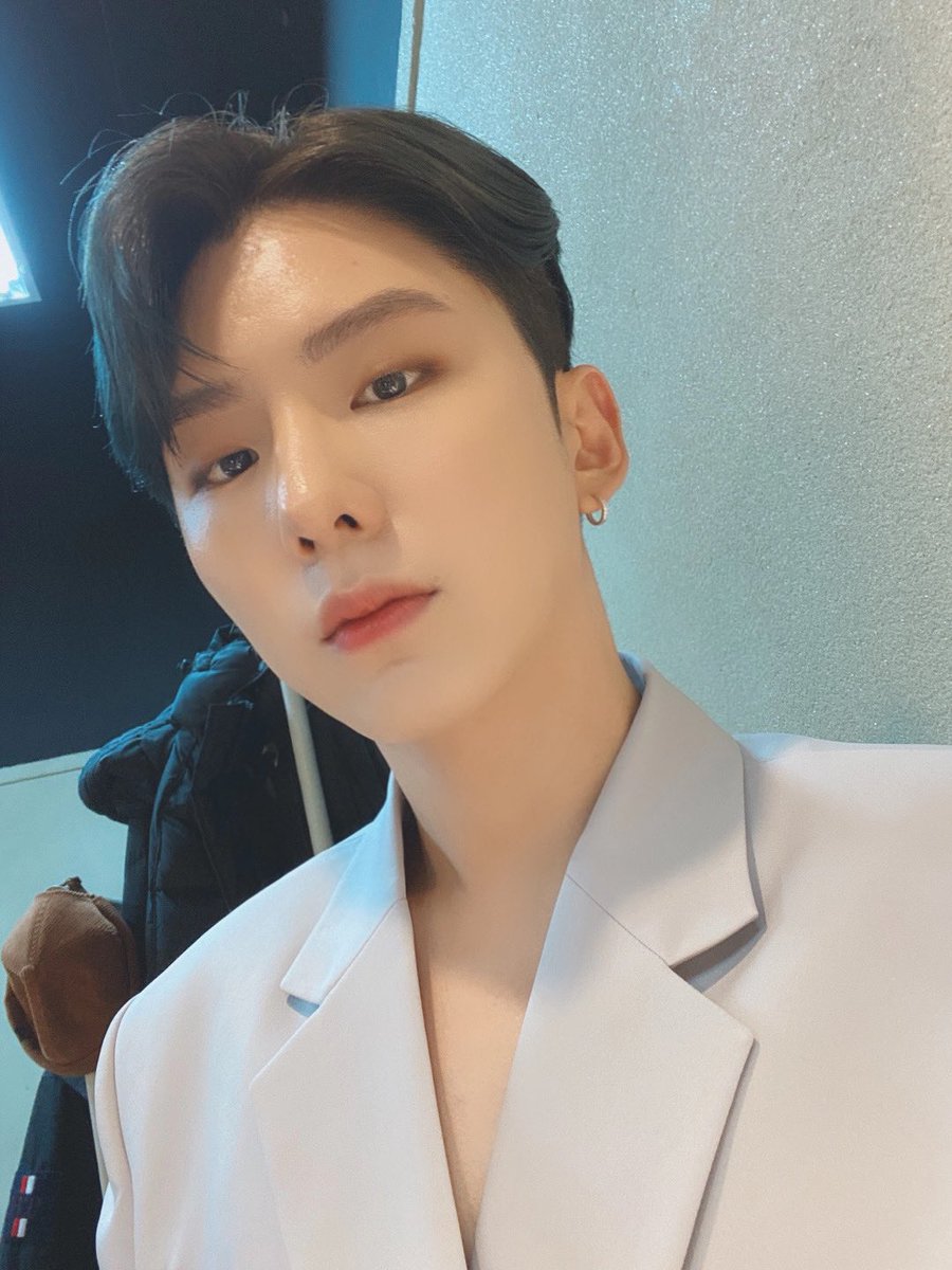 [#기현] 몬베베들!!!
저번에 찍고 나머지 사진중에서 잘나온거 올려요!!! 약속 늦어서 미안해요ㅠㅠㅠ
굿나잇 굿모닝 굿애프터눈!!!!