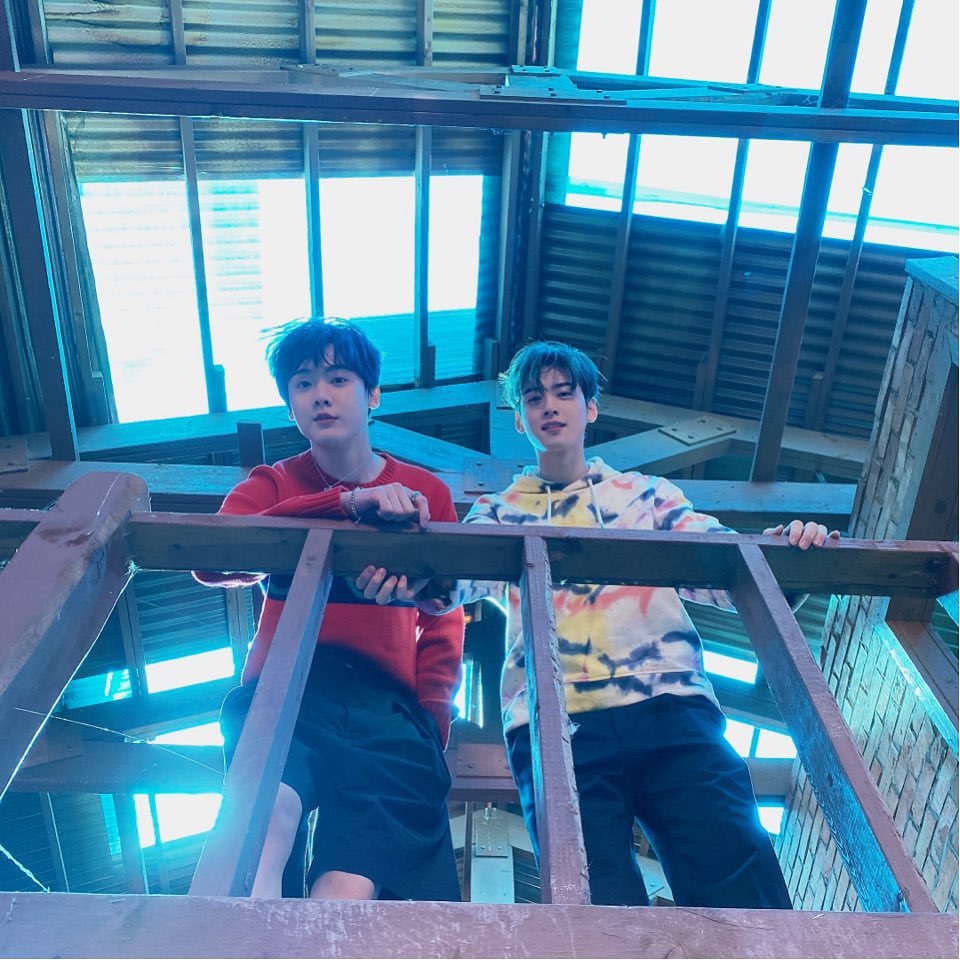Sanha_Spain's tweet photo. [TRAD] 200515 Actualización de la cuenta personal de instagram de #SANHA (ddana_yoon) con #EUNWOO

🌂💜

#YOONSANHA #SANHA #ASTRO #AROHA #ROHA #아로아 #로아 #아스트로 https://t.co/ZMNuTooYv6
