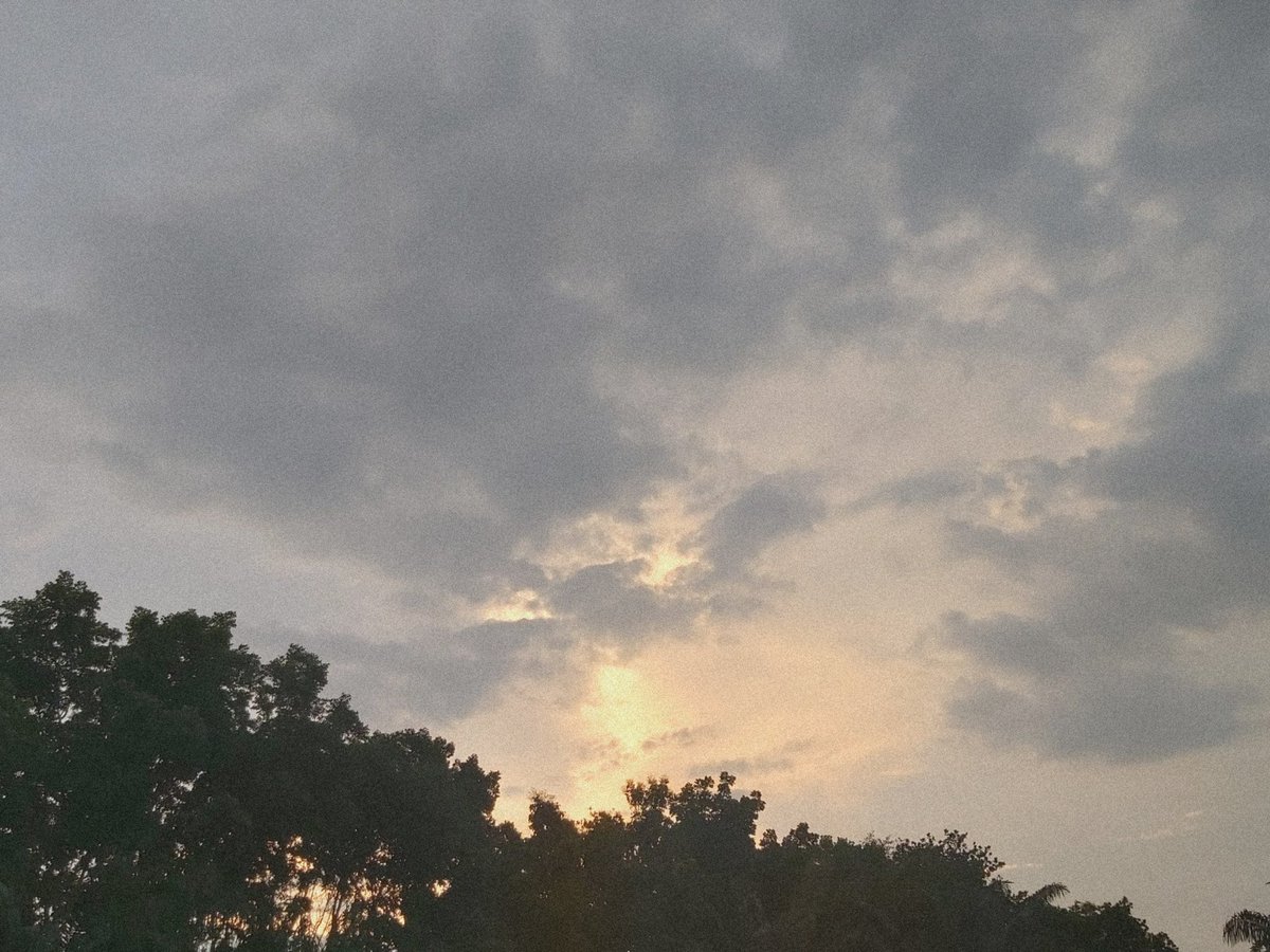 kilomoment's tweet image. แปลกชอบคิดถึงแต่คนคนนั้น ทั้ง ๆ ที่เค้าไม่เคยคิดอะไรกับเราเลยด้วยซ้ำ 🌧🖤 #แคปชั่นรอ #แคปชั่นคิดถึง #แคปชั่นเด็ด #แคปชั่นโดนๆ #แคปชั่น2019 #แคปชั่นอกหัก #แคปชั่นเหงา #แคปชั่นเศร้า #คําคมโดนๆ #คําคมวงเหล้า #คําคม #คําคมเด็ดๆ #คําคมชีวิต #คําคมความรู้สึก