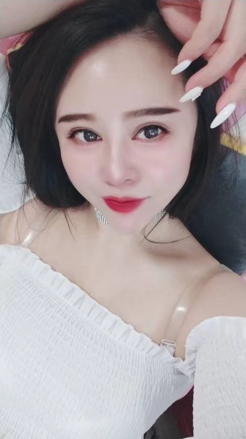 zhengjinyu18's tweet photo. 今天这身打扮能打多少分啊 https://t.co/aW2dNYuI5r