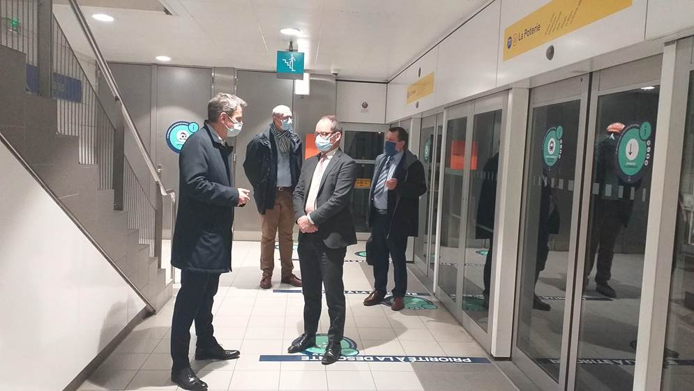 La collaboration avec les autorités nous permet d'offrir les meilleures conditions de transport et de #sécurité aux voyageurs. Nos équipes <a href="/keolisrennes/">Keolis Rennes</a> travaillent de concert avec <a href="/metropolerennes/">Rennes Ville et Métropole</a> : merci <a href="/ecouet/">Chantal É Couet</a> et <a href="/nathalieappere/">Nathalie Appéré</a> pour leur confiance. #TousMobilisés