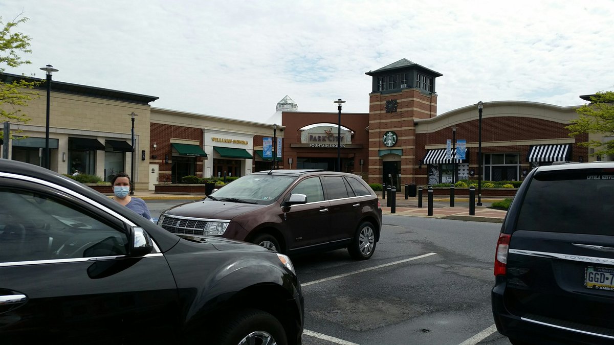 TimMekeelLNP's tweet photo. A few Park City store managers are here to catch up on paperwork, but none of the stores are open to the public. https://t.co/0cw8o2GK7u