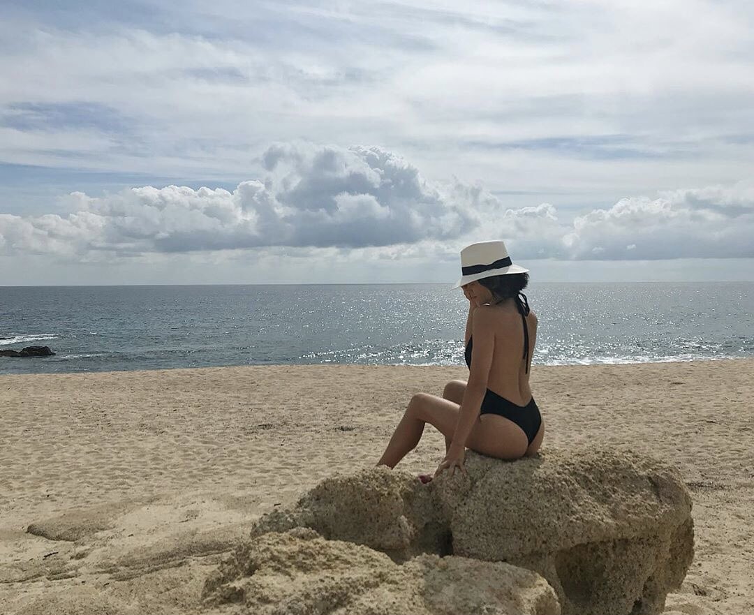 jennadewan's tweet photo. A thirsty #quarantinethrowback because ๐คท๐ปโโ๏ธ https://t.co/AeZmBmJoKQ