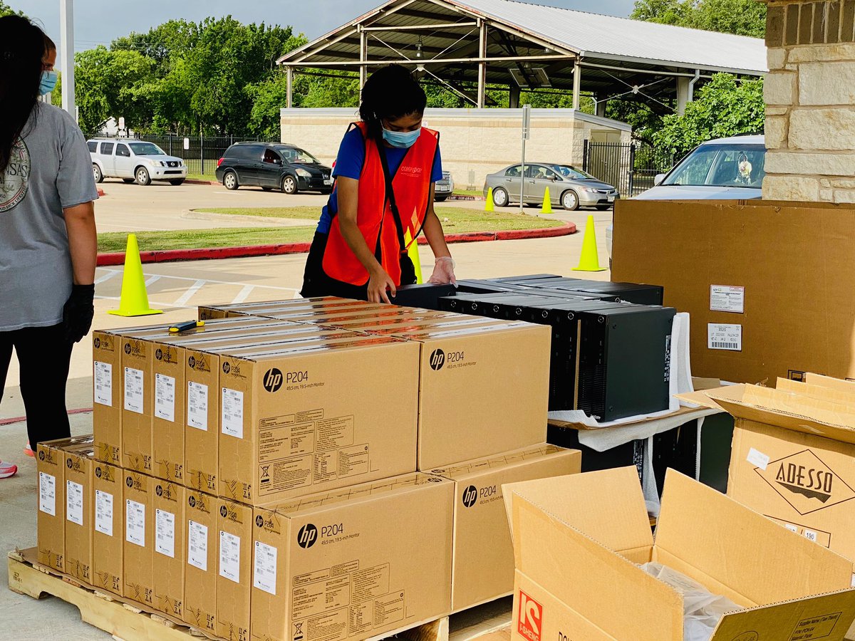 cishouston's tweet photo. CIS teamed up with @Comp_U_Dopt to distribute 5,000 computers this month to students at participating schools in @AldineISD @AliefISD, @FortBendISD @HoustonISD @swschoolstx &amp; @SBISD! Another distribution begins soon for hundreds of pre-registered SBISD families. #hounews #txed https://t.co/FzaCx0Fhqe