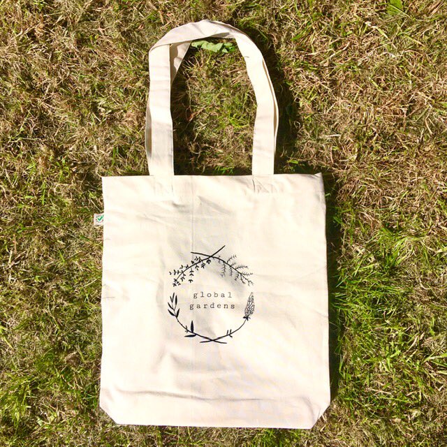 ThePrinthaus's tweet image. #Happy #Friday!

Check out these gorgeous #organic canvas bags we #printed for @globalgardenscf 😍 going out to households involved in the #StayHomeEatVeg project - all about #sharing #recipes, crops and #plants

#Design by Anya Szura

Take advantage of our printing service! ✉️