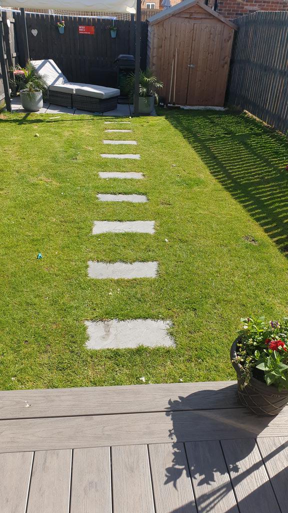carl__kendall's tweet photo. @GaryBro79870837 @andycarrlawns hi Andy, any advice on how I can make this a nice lawn. I do have a little dog that does wee on it. Any help would be appreciated https://t.co/VNHUH4CEnU