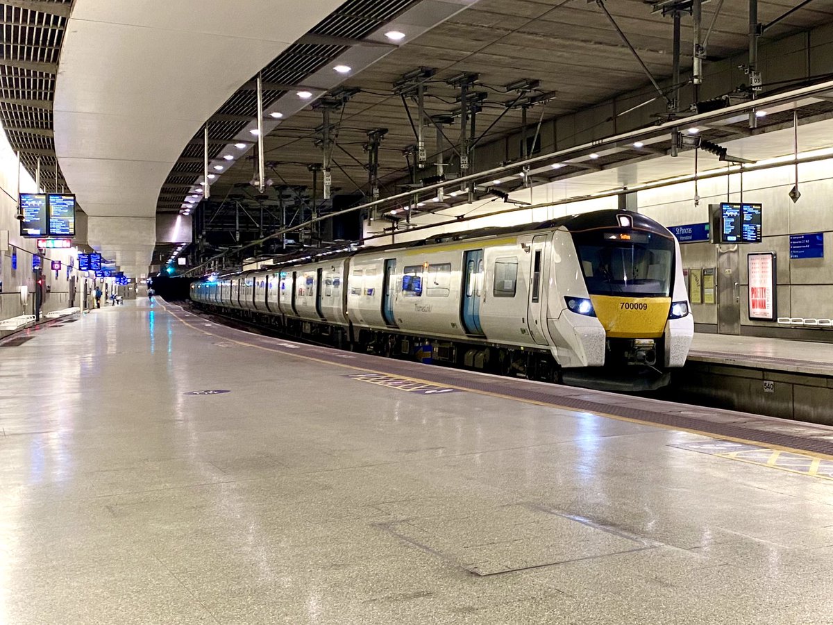HiPa125's tweet image. Thameslink #Class700 700009, 9O51 1447 St Albans City &amp;gt; Sutton (Surrey) waits time at St Pancras International Low Level 

15/05/20