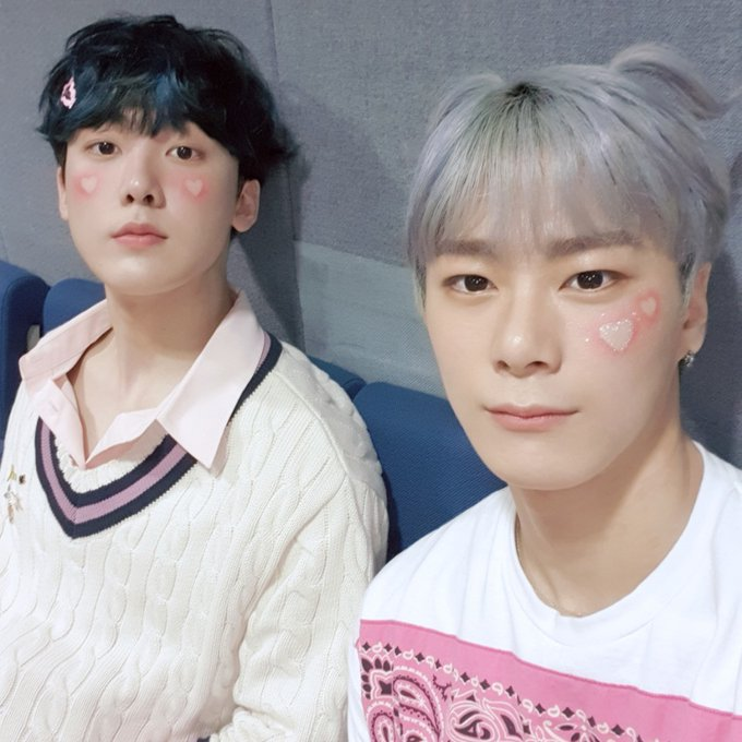 Sanha_Spain's tweet photo. [TRAD] 200515 Actualización de la cuenta oficial de #ASTRO (@offclASTRO) con #SANHA y #MOONBIN el 200510

Dormid bien ^^
Escritor Bin-buenasnoches
#SiTodos #knock #loabriré https://t.co/PL8yNNtuZA