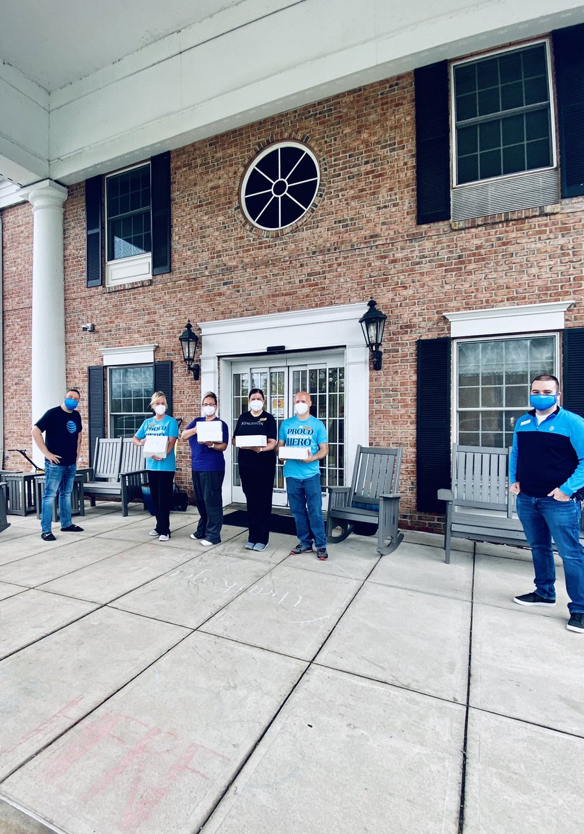 Team Perrysburg and Maumee donated cookies to healthcare workers at Kingston Rehabilitation this morning #attgivesback  <a href="/TeamPerrysburg/">TeamPerrysburg</a> <a href="/MOH_Maumee_Mojo/">Maumee</a> <a href="/theladysmithers/">Shernea Smithers</a> @oliveiramikeO <a href="/TeamMOHtivate/">𝚃𝚎𝚊𝚖 𝙼𝙾𝙷𝚝𝚒𝚟𝚊𝚝𝚎</a>