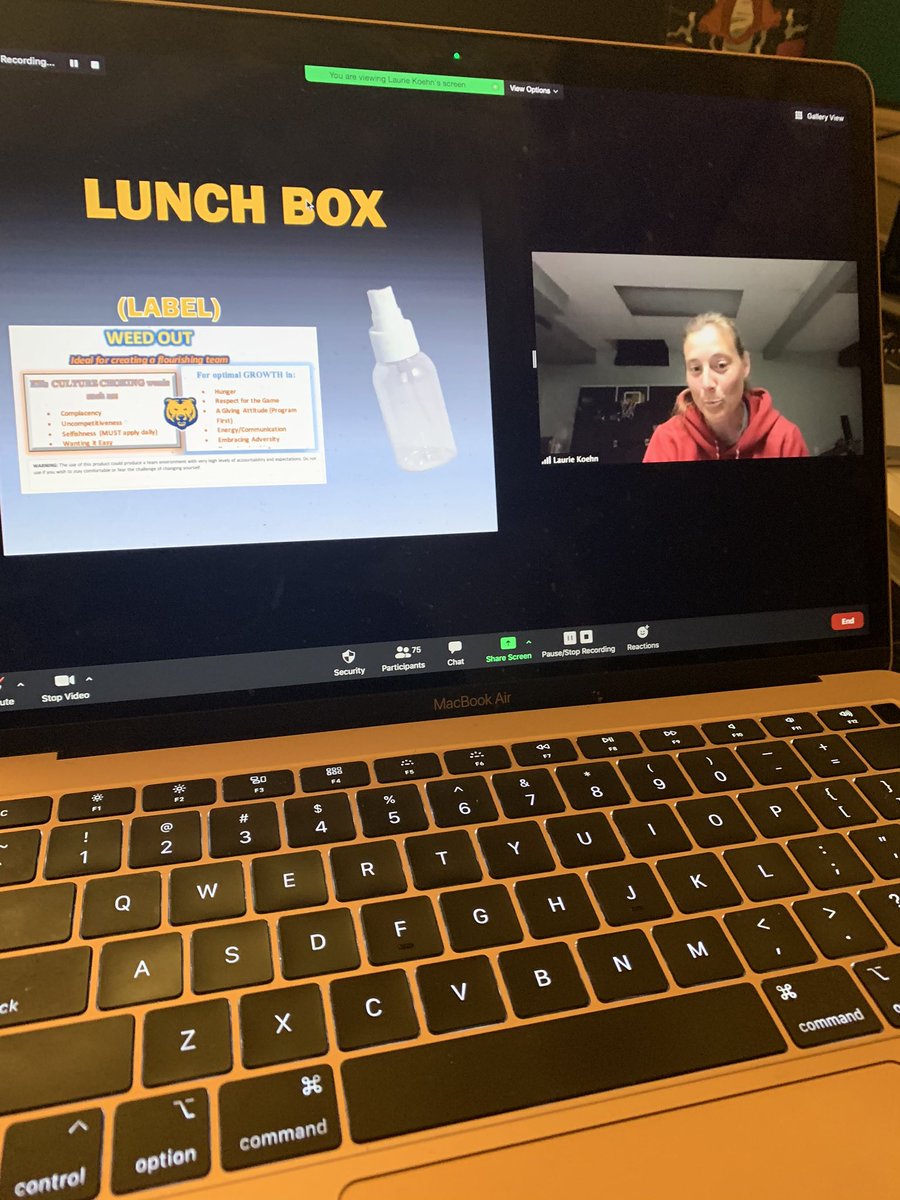 Garcia81T's tweet photo. Last night's @CoachesHangTime was 🔥🔥 with @WSUCougarWBB @KamieEthridge &amp; @LaurieKoehn 
Appreciate you giving #nuggetsofknowledge about #howtobuildit thru #pillarsofvalue #lunchbox 🏀🧠💪🏼 #coachessharing #developyourcraft https://t.co/ac2D13Ub2z