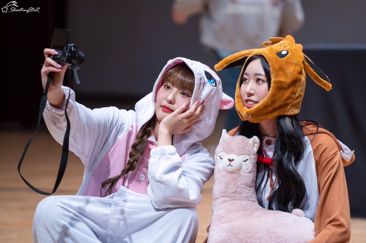 _ShootingStar4's tweet photo. 200112 대방 팬싸인회 
아제TV Season 2 올까요? 
——————————
#모모랜드 #MOMOLAND 
#モモランド
#제인 #JANE 
#아인 #AHIN
#AHJE_TV #아제TV
#Thumbs_Up 
@MMLD_Official https://t.co/8Bk1JVi3FE
