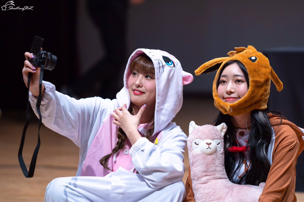 _ShootingStar4's tweet photo. 200112 대방 팬싸인회 
아제TV Season 2 올까요? 
——————————
#모모랜드 #MOMOLAND 
#モモランド
#제인 #JANE 
#아인 #AHIN
#AHJE_TV #아제TV
#Thumbs_Up 
@MMLD_Official https://t.co/8Bk1JVi3FE