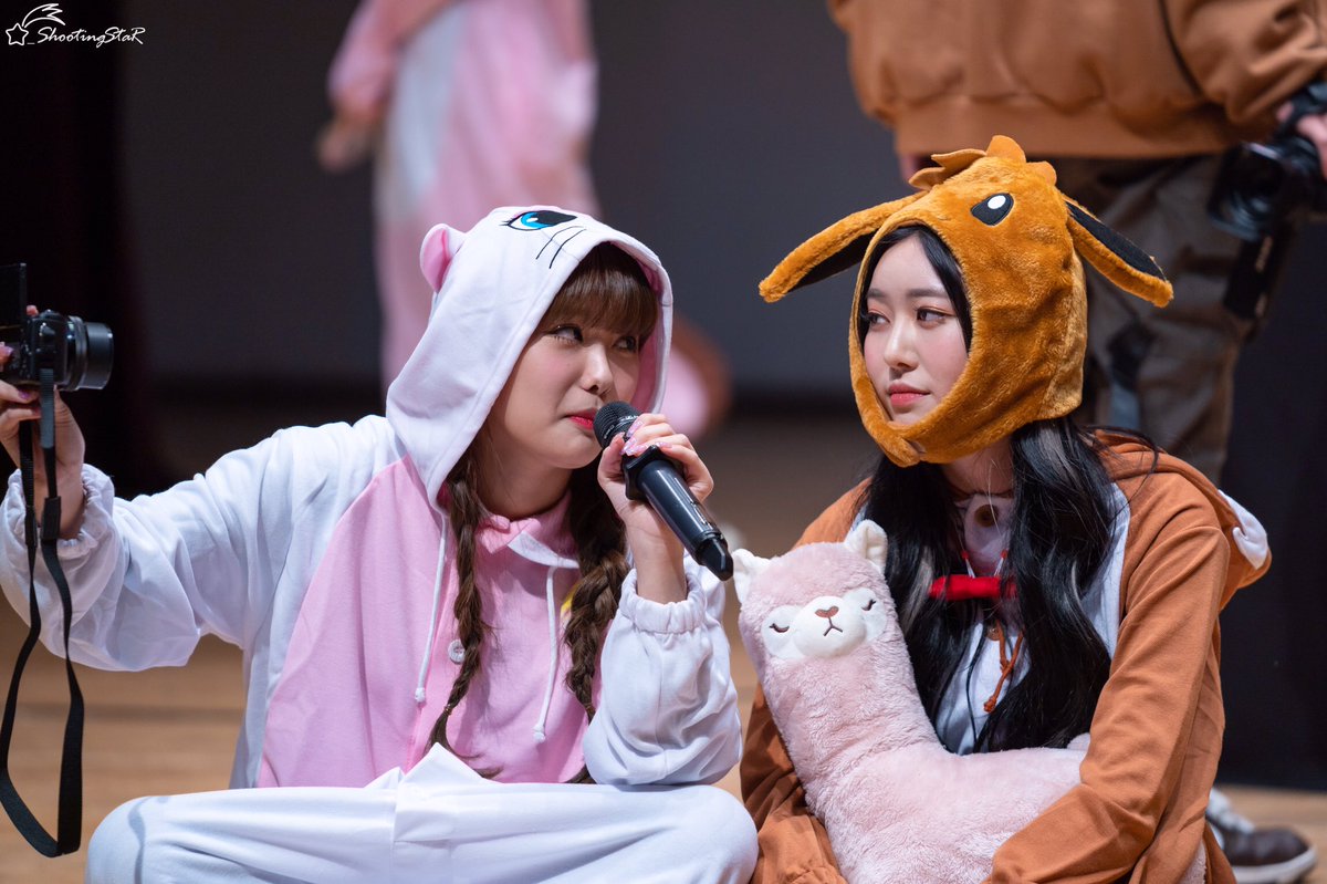 _ShootingStar4's tweet photo. 200112 대방 팬싸인회 
아제TV Season 2 올까요? 
——————————
#모모랜드 #MOMOLAND 
#モモランド
#제인 #JANE 
#아인 #AHIN
#AHJE_TV #아제TV
#Thumbs_Up 
@MMLD_Official https://t.co/8Bk1JVi3FE