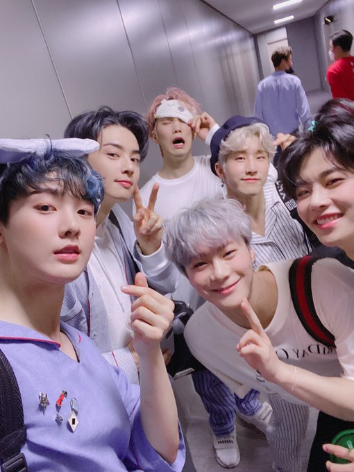 Sanha_Spain's tweet photo. [TRAD] 200515 Actualización de la cuenta oficial de #ASTRO con #SANHA (@offclASTRO) el 200512

Dormid bien ahora nuestr@s Roha~🌙
Unas fotos con mis queridos Hyeong📸
#NeolChajaga #Knock https://t.co/fCLCNFT2bW
