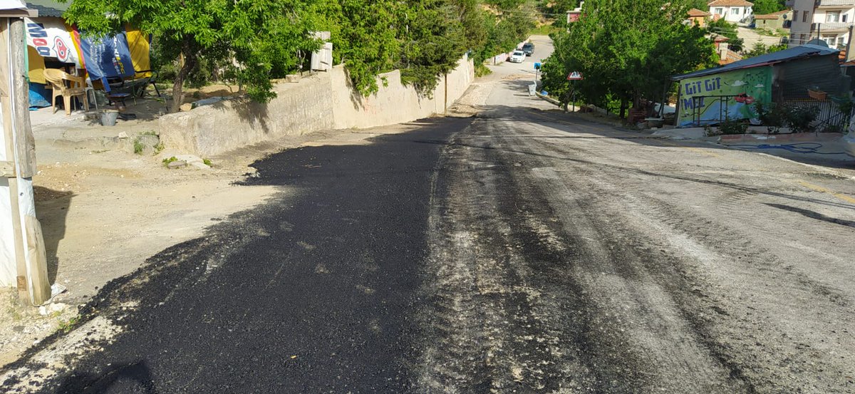 skbld's tweet photo. ŞEREFLİKOÇHİSAR BELEDİYESİ HER YERDE

🚧İlçemizde yürütülen kazı ve onarım çalışmaları nedeniyle bozulan yollardaki sıkıntılar Şereflikoçhisar Belediye Başkanlığı'nın çalışmalarıyla gideriliyor.

🚧Su ve kanalizasyon nedeniyle kazılan yolun yaması Belediyemiz tarafından yapıldı. https://t.co/e0nqncyY5f