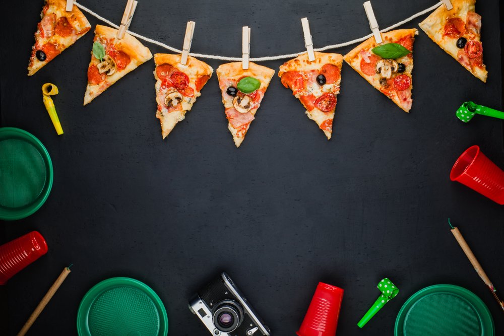 It's National Pizza Party Day! 🍕 Order your favorite Pub pies from 4pm - 8pm by calling our location or easily through the free "Toast" app, available for Apple and Android devices! 
📱Apple: apple.co/3bxqC4o
📱Android: bit.ly/3cpSjNy