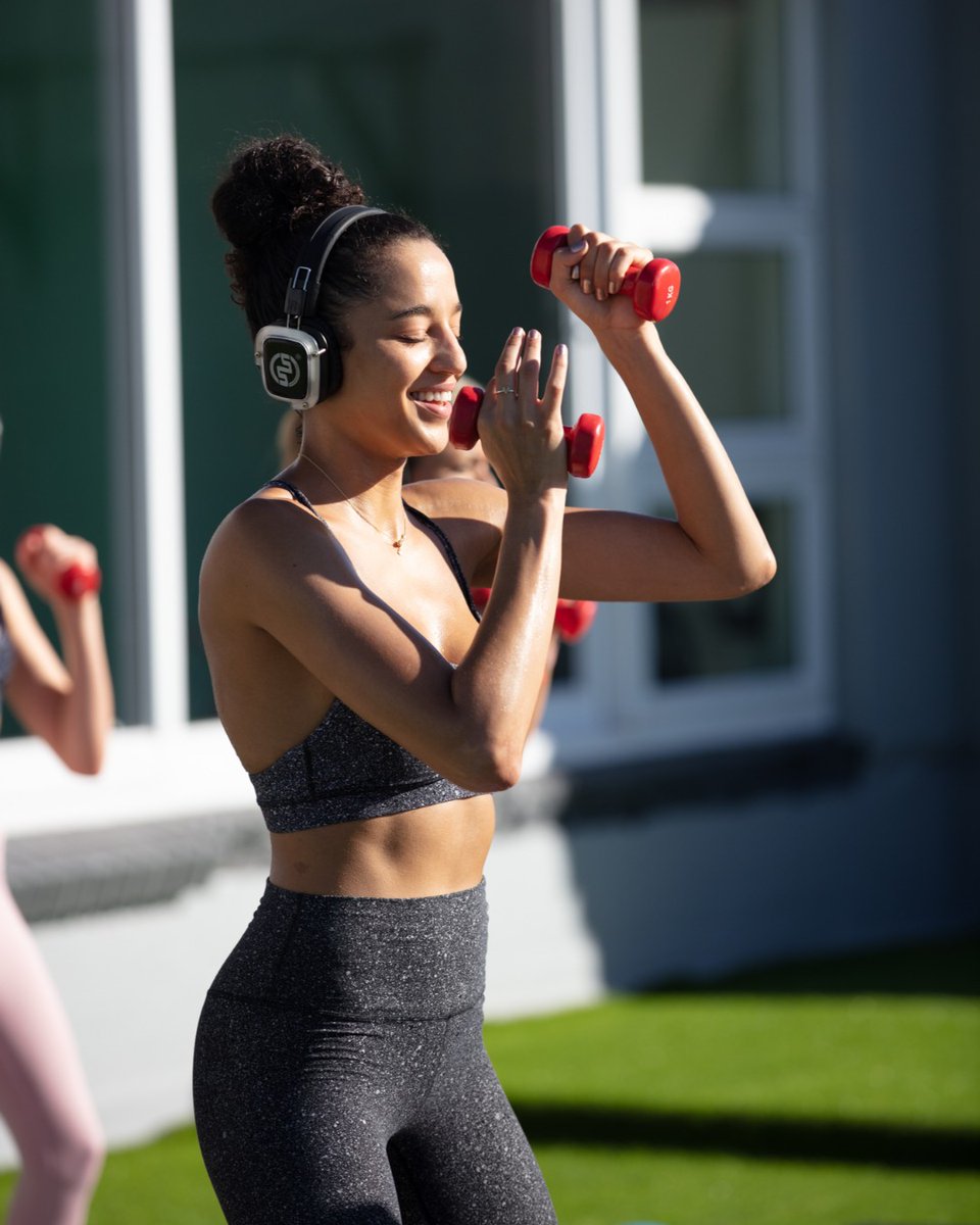 It's starting to feel like the weekend and that means👇⁣
⁣
8.30 - 9.30 am BarreFit⁣
9.45 - 10.45 am HIIT Resistance ⁣
⁣
Book your classes &amp; packages on thestormcentre.com 😍⁣
⁣
#thestormcentre #homeworkout #itstheweekendbaby #weekendworkouts #onlineworkouts