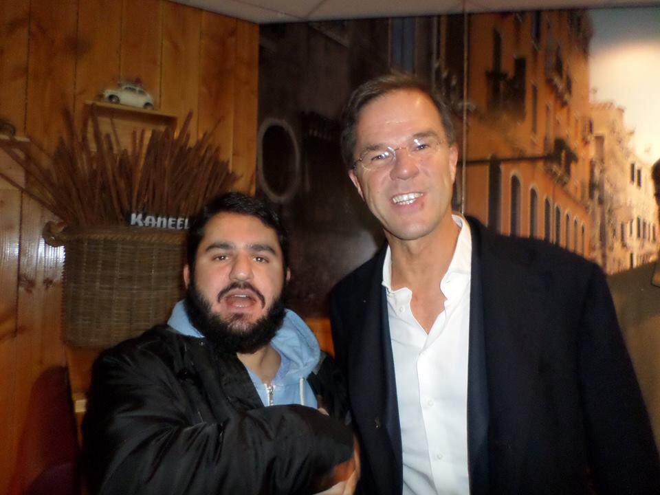 #RutteGate Rutte met IS aanhanger.. D8 dat we tegen IS aan strijden waren