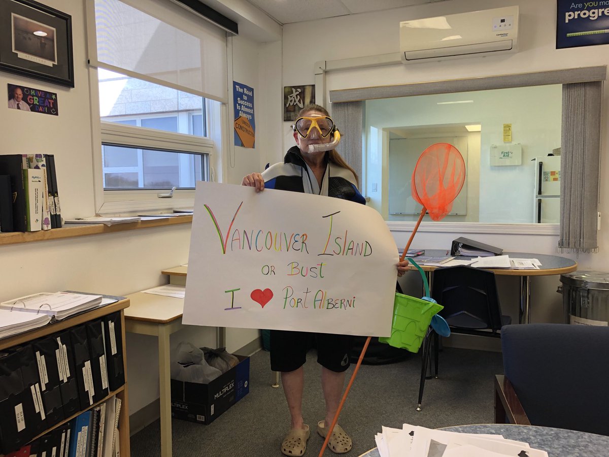 keownskorner's tweet photo. Lee has finished her spirit week with a splash!  Well done - thanks for the spirit.  Could be tough cleaning with that snorkel on!! Enjoy the ride! ⁦@vci_bears⁩ https://t.co/yaItjd5pc6