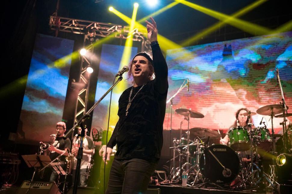 Ahora en #TodoLoDemásTambién hablamos con Junior de <a href="/LA25OFICIAL/">La 25</a> 💪🏼🤘🏻