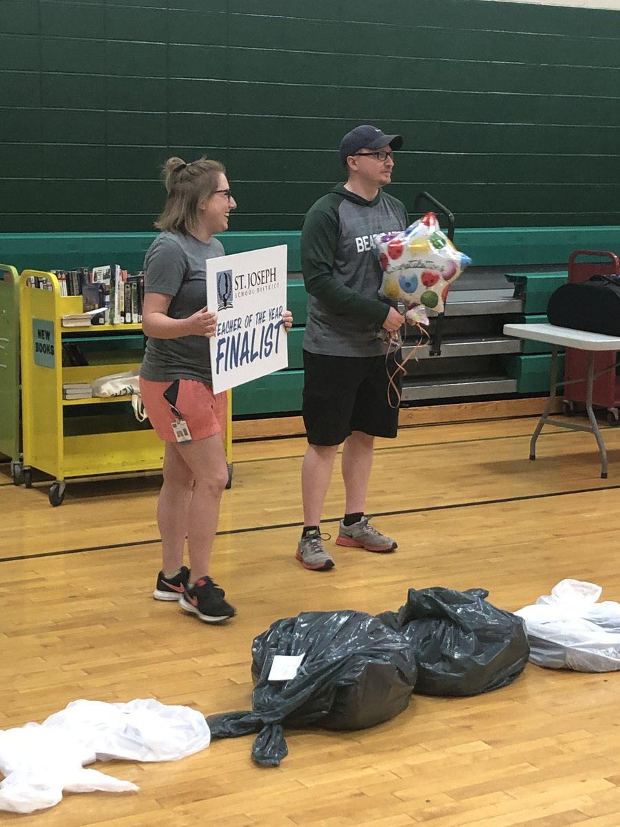 rmsbadgers's tweet photo. We have some BIG NEWS to close out the school year … today Mr. Pettegrew was named one of three SJSD Teacher of the Year finalists! He will now be eligible for the district- and state-level awards. Congrats, Mr. Pettegrew! We are so lucky to have you at RMS! 👏👏👏 #DouxItRight https://t.co/33G98vjqRx