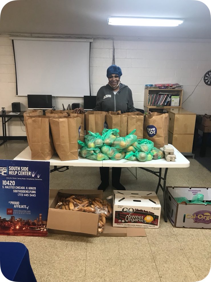 southsidehelp's tweet photo. Our team is packing and delivering food for our community! #teamwork #fridaymorning https://t.co/D3RHos2Uuf