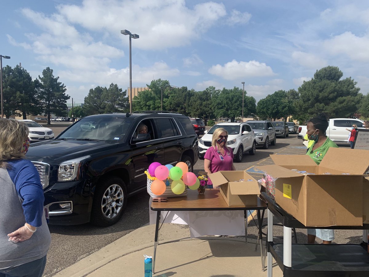 Reverse Parade - ⁦<a href="/ECISDSpecialEdu/">ECISDSpecialEdu</a>⁩ says thank you to their teachers and they congratulate Dr. Canter as she steps into the Supt role in Iraan!