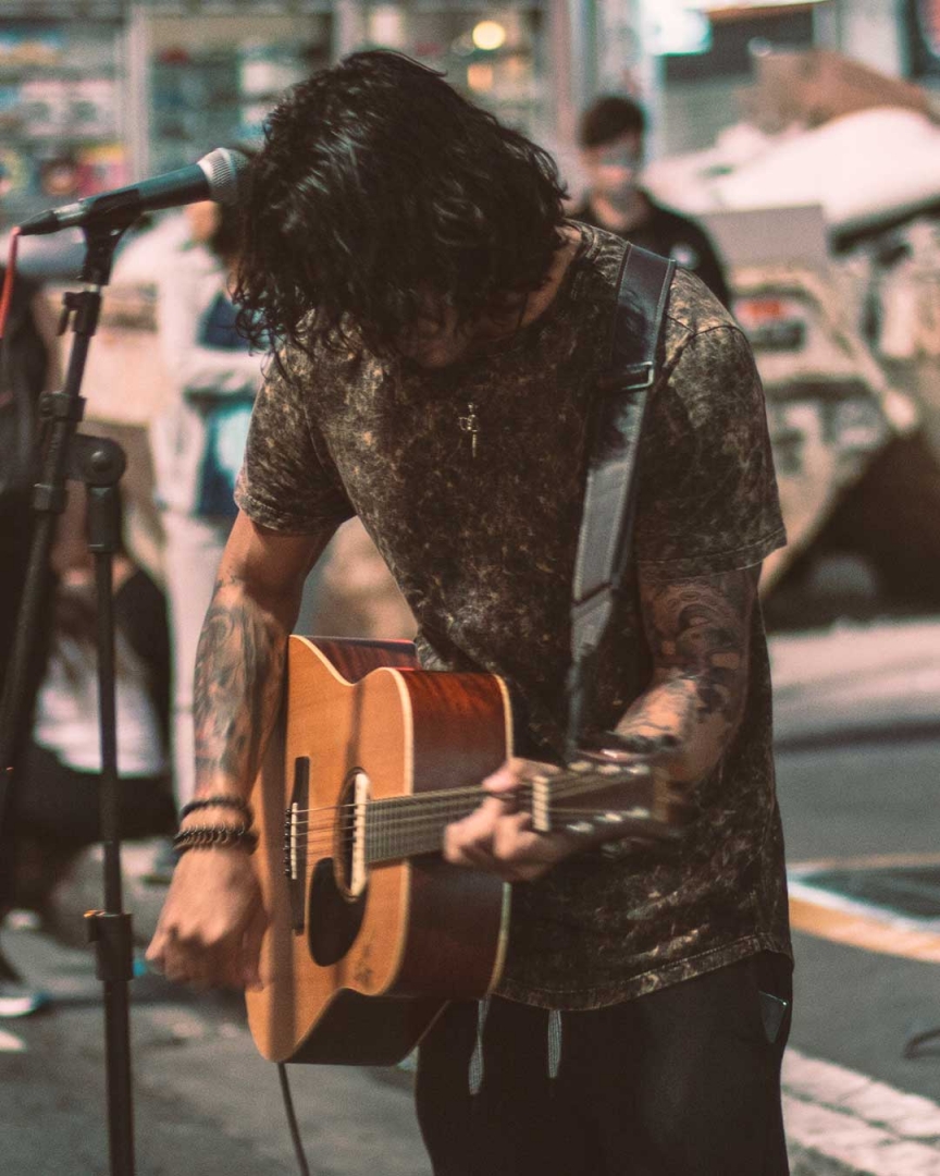 That immense desire to go back and play on a street full of people is sad, right?

But calm down, we are producing content for you to be happy in your home, enjoying our sound.

#radiofront #rock #alternativerock  #rf  #rockalternativo #intotherain