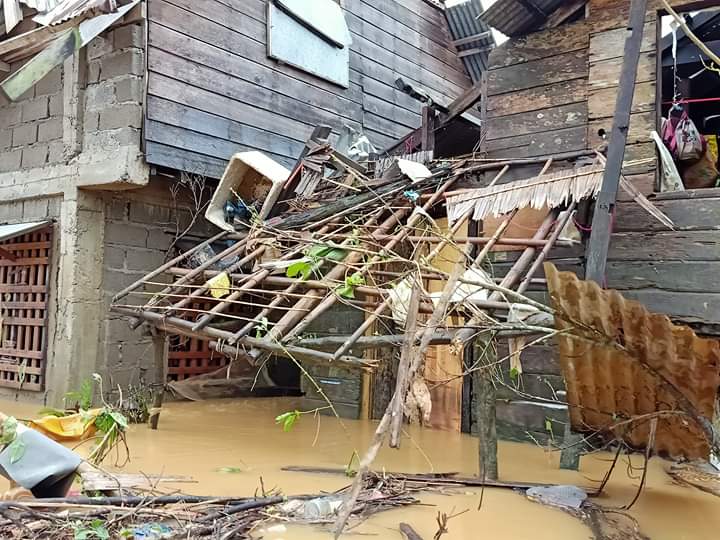 itsmegurl01's tweet photo. Di ako makatulog, iniisip ko ang sitwasyon ngayon ng pamilya ko. Kung may pagkain ba sila? 😥😢 Nanawagan po ako sa lahat ng may mabubuting puso. Ang bayan ko po sa Jipapad Easter Samar nangangailan po ng tulong lalo na po ang pagkain.. Salamat... https://t.co/fYE9jBDomn