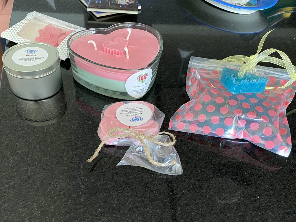 WindyOliver's tweet photo. Today I received my custom order of Soy Candles from https://t.co/rb3jVc6Mk7 Great value and they burn clean. Love love them!!! #soycandles #candels #smallbusiness https://t.co/HDgKZhBVpk