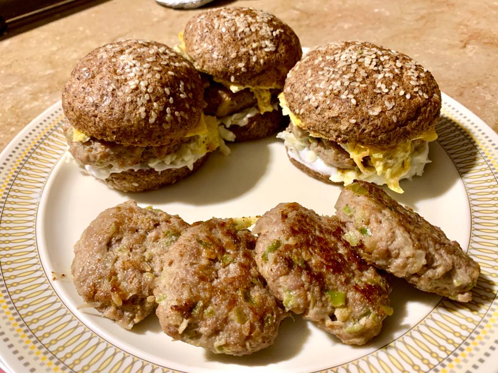 MutePaper's tweet image. Almond Flour beef burgers with kebabs #KetoDiaries #TeamExercise 💪
Day 26 of healthy eating.