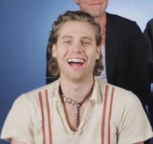 5sosownsmylife's tweet image. Which 5sos member has the best smile?