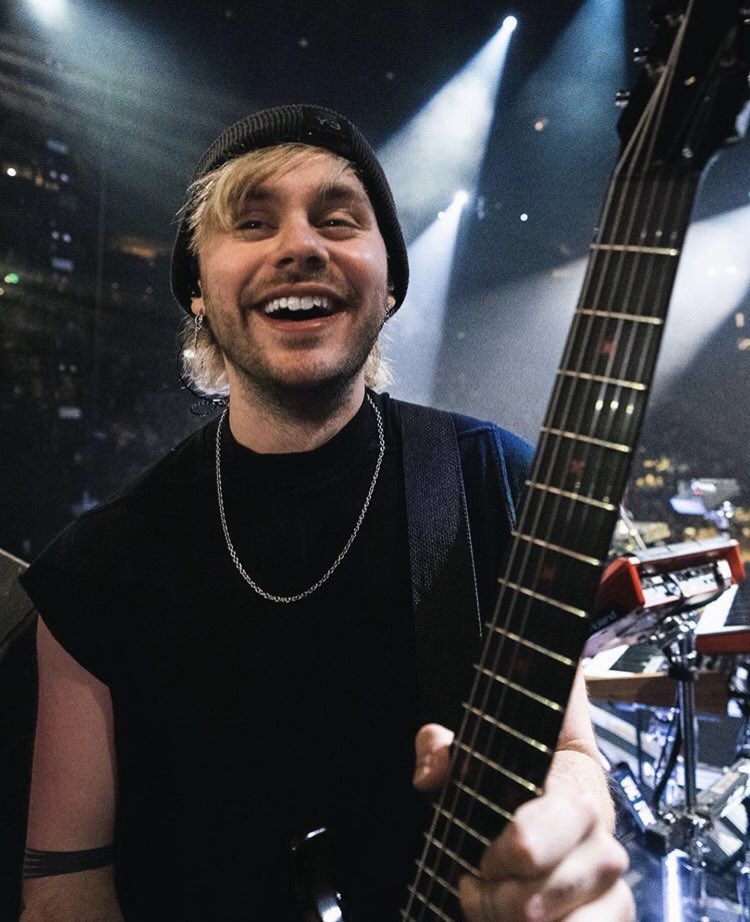 5sosownsmylife's tweet image. Which 5sos member has the best smile?