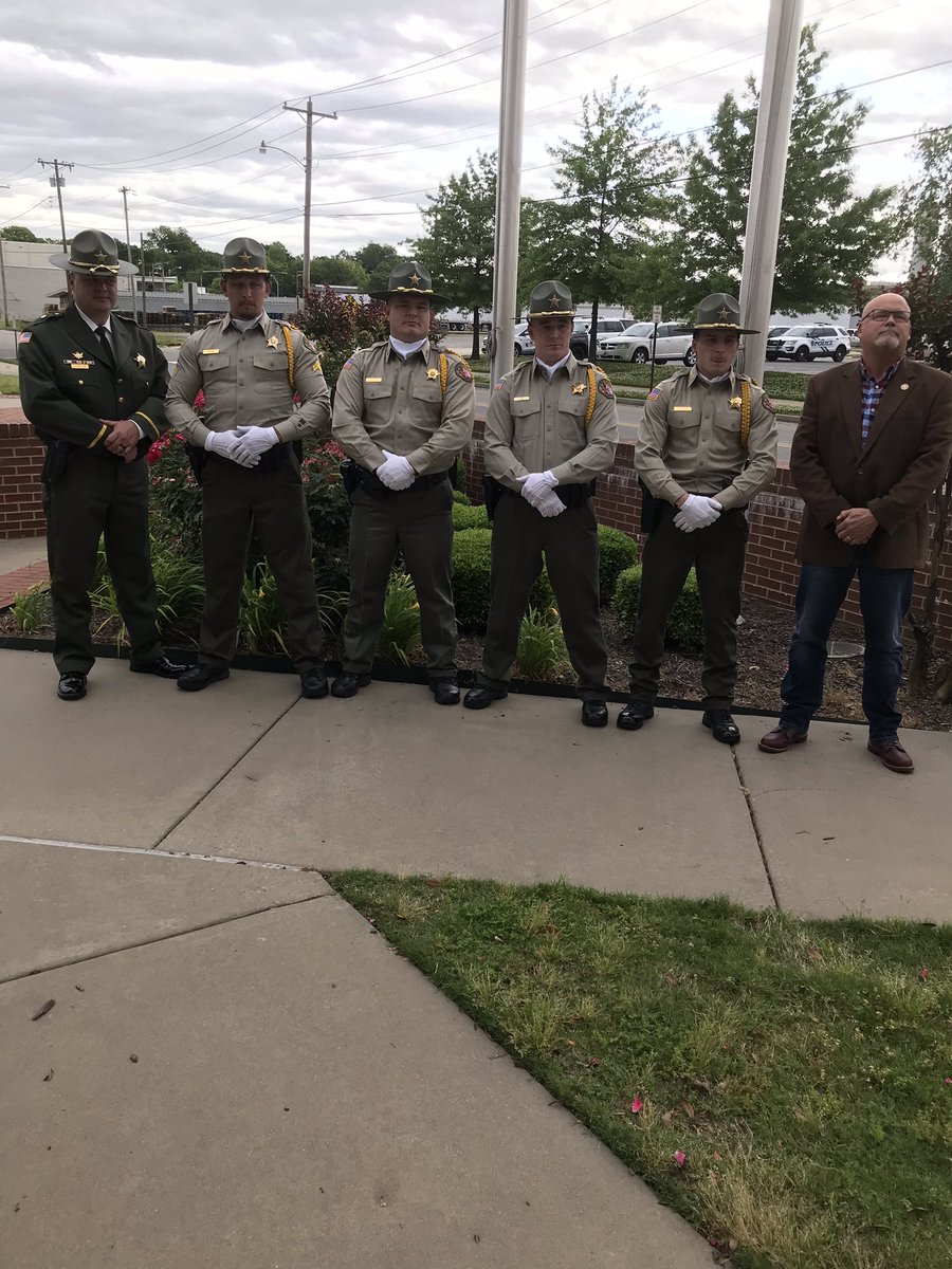 CapPevehouse's tweet photo. Sebastian County Virtual Memorial Service honored fallen law enforcement from our County.  Today is Peace Officer Memorial Day.  Our thanks goes to those paid the ultimate price for our citizens.  @SebCoSheriff @HobeRunion https://t.co/V3YJbccZdT