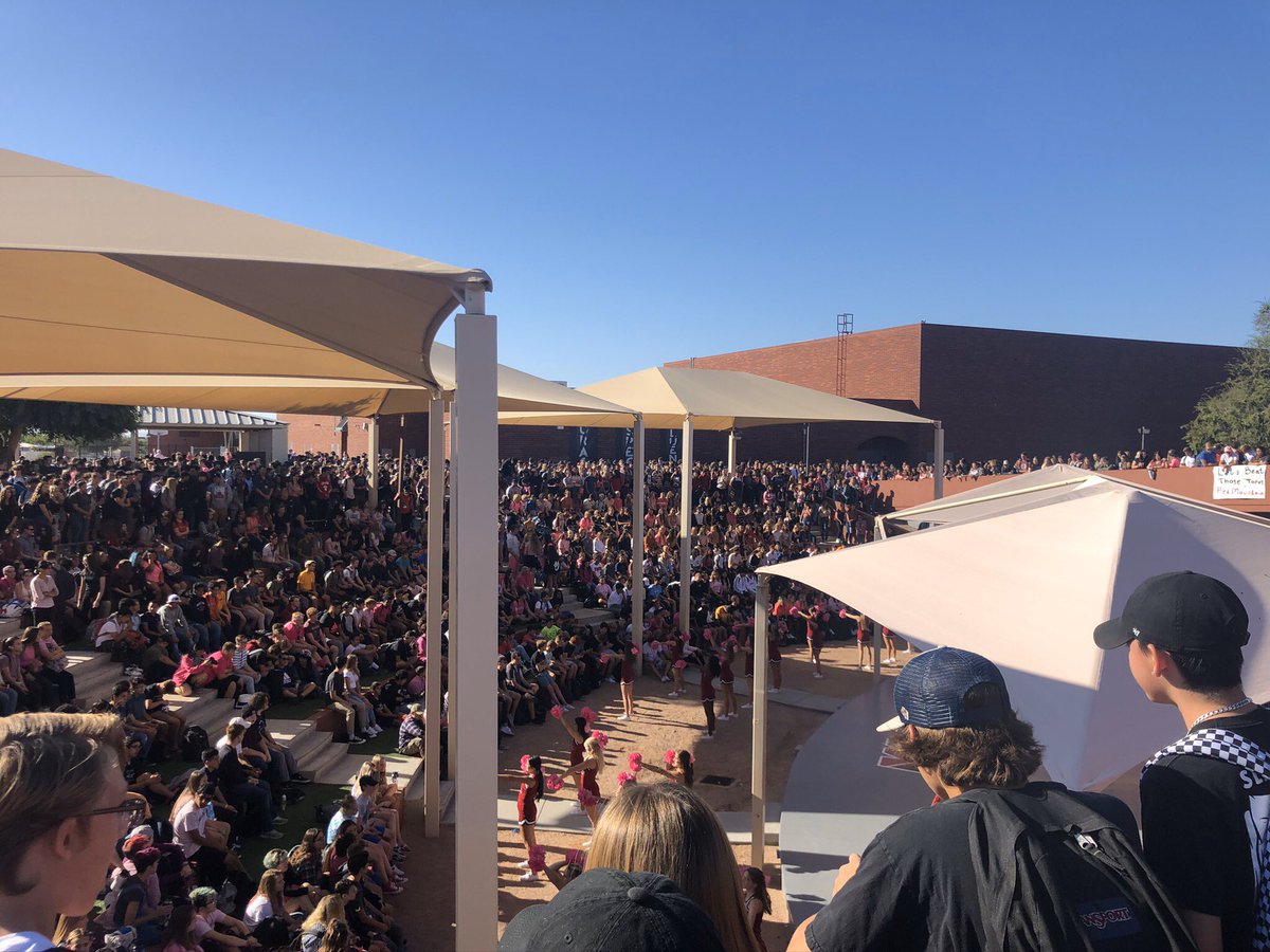 RedMtnLions's tweet image. For as long as we can remember, we've had a tradition of Aloha Friday @ Red Mountain. The last Fri of the school year students and staff wear Hawaiian shirts as we say goodbye to our senior class. Please check out this video: youtube.com/watch?v=jSINi6…
Seniors, we are proud of you!