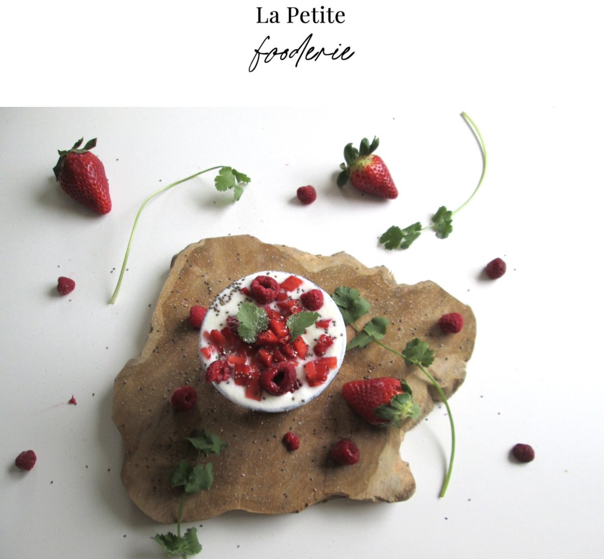 Salut la foule, mon blog <a href="/Laptitefooderie/">La Petite Fooderie</a> reprend bientôt du service 🎉 ! Pour fêter ça je prépare une petite surprise à mes abonnés 🙊🍪. Abonnes-toi à la Petite Newsletter pour ne rien rater ! Pour le love, c'est juste ici ➡️ mailchi.mp/aa1648b516ce/l…